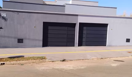 Residencial Casa de Rua com 3 Quarto(s) e 2 banheiro(s) à Venda, 136 por R$ 350.000 no setor Setor Rosa dos Ventos AD21994
