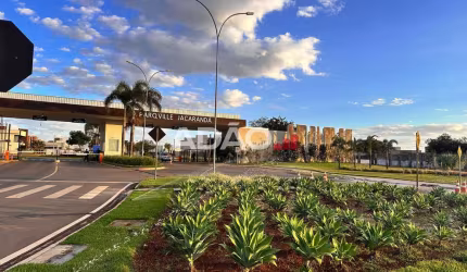 Vendo casa térrea de alto padrão no Parqville Jacarandá Casa em Condomínio com 3 Quarto(s) e 4 banheiro(s) à Venda, 257 por R$ 1.250.000 no setor Jardim Cristal AD22942