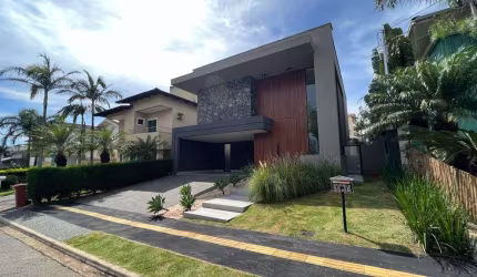 Sobrado Em Condominio Fechado  Casa em Condomínio com 4 Quarto(s) e 6 banheiro(s) à Venda, 304 por R$ 3.000.000 no setor Jardins Madri IN23092