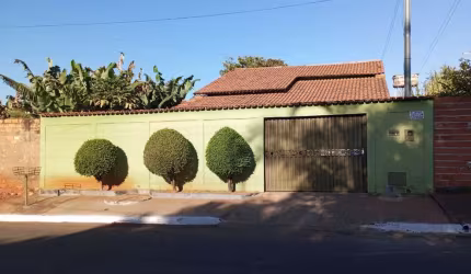 Linda casa no Setor Expansul Casa de Rua com 3 Quarto(s) e 2 banheiro(s) à Venda, 130 por R$ 340.000 no setor Loteamento Expansul AD23157