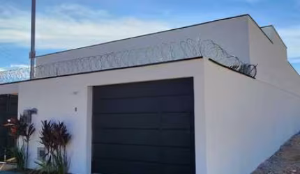 Casa 3 quartos com suíte Casa de Rua com 3 Quarto(s) e 2 banheiro(s) à Venda, 105 por R$ 350.000 no setor Residencial Jardim Canedo III TA23275