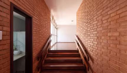 Casa Comercial Setor Sul Casa de Rua com 4 Quarto(s) e 5 banheiro(s) à Venda, 321 por R$ 2.250.000 no setor Setor Sul FL23918