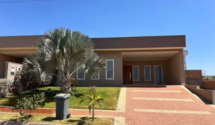 CONDOMINIO FECHADO - VENEZA Casa em Condomínio com 3 Quarto(s) e 3 banheiro(s) à Venda, 360 por R$ 950.000 no setor Residencial Condomínio Jardim Veneza AD24028