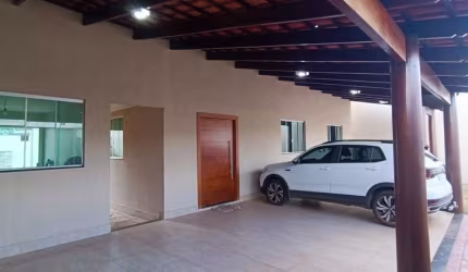 Vendo Casa de 3 Quartos Sozinha no Lote, com Piscina no Vila Brasília Casa de Rua com 3 Quarto(s) e 2 banheiro(s) à Venda, 223 por R$ 850.000 no setor Parque Real de Goiânia VN24030