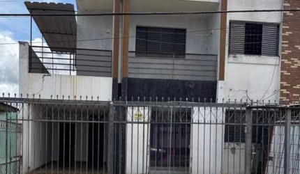 Sobrado Setor Sul - Excelente para investimento! Casa de Rua com 8 Quarto(s) e 3 banheiro(s) à Venda, 297 por R$ 890.000 no setor Setor Sul FL24109