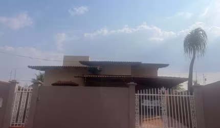 Casa Trindade Casa de Rua com 5 Quarto(s) e 2 banheiro(s) à Venda, 194.2 por R$ 750.000 no setor Vila Pai Eterno AD24122