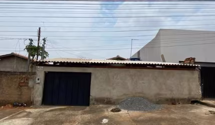 CASA EM SENADOR CANEDO Casa de Rua com 3 Quarto(s) e 2 banheiro(s) à Venda, 180 por R$ 240.000 no setor Conjunto Morada do Morro TA24276