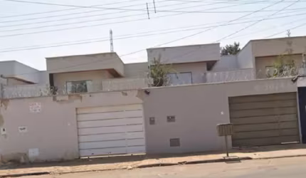 CASA EM TRINDADE VILA PAI ETERNO Casa de Rua com 3 Quarto(s) e 2 banheiro(s) à Venda, 104 por R$ 390.000 no setor Setor Pai Eterno VN24443