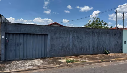 CASA VILA REGINA Casa de Rua com 3 Quarto(s) e 2 banheiro(s) à Venda, 160 por R$ 380.000 no setor Vila Regina AD24495