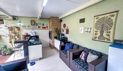 Lindo sobrado com área gourmet e churrasqueira no Setor Jaó  Sobrado com 4 Quarto(s) e 3 banheiro(s) à Venda, 150 por R$ 900.000 no setor Setor Jao ST24504