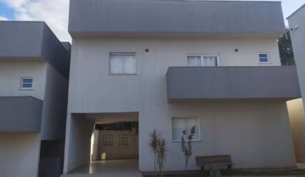 Sobrado de Goiânira Casa em Condomínio com 3 Quarto(s) e 2 banheiro(s) à Venda, 111.17 por R$ 330.000 no setor Parque das Camélias AD24864