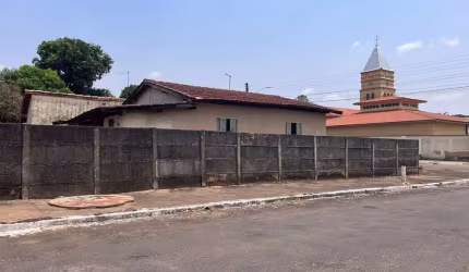 CASA RESIDENCIAL Casa de Rua com 2 Quarto(s) e 1 banheiro(s) à Venda, 74 por R$ 220.000 no setor Setor Santos Dumont AD24941