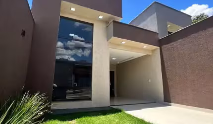 TRINDADE CASA COM PISCINA E HIDROMASSAGEM Casa de Rua com 3 Quarto(s) e 3 banheiro(s) à Venda, 132 por R$ 650.000 no setor Setor Cristina II Expansão FL25024