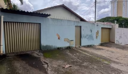 Casa no Setor Leste Universitario Casa de Rua com 7 Quarto(s) e 2 banheiro(s) à Venda, 150 por R$ 700.000 no setor Setor Leste Universitário AD25048