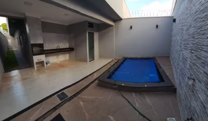 Casa 3/4 com Piscina Jd. Presidente Casa de Rua com 3 Quarto(s) e 2 banheiro(s) à Venda, 134.5 por R$ 595.000 no setor Capuava IN25367