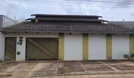Casa de Rua  Casa de Rua com 3 Quarto(s) e 3 banheiro(s) à Venda, 262.93 por R$ 790.000 no setor Parque Oeste Industrial ST25432