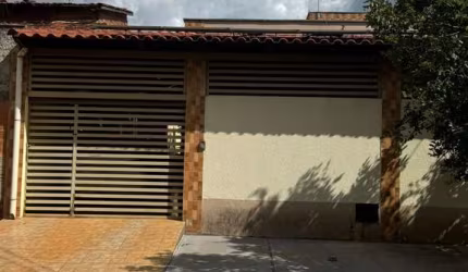 Casa de Rua Casa de Rua com 3 Quarto(s) e 2 banheiro(s) à Venda, 200 por R$ 400.000 no setor Jardim Bonanza AX25497