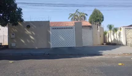Casa de Rua - Jardim América divisa com Nova Suiça Casa de Rua com 4 Quarto(s) e 5 banheiro(s) à Venda, 200 por R$ 1.320.000 no setor Jardim América VN25615