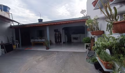 Casa à Venda no Bairro Água Branca! Casa de Rua com 2 Quarto(s) e 2 banheiro(s) à Venda, 220 por R$ 700.000 no setor Água Branca AD25766