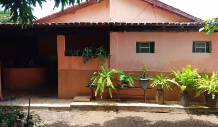 CASA EM ABADIA DE GOIÁS Casa de Rua com 3 Quarto(s) e 2 banheiro(s) à Venda, 100 por R$ 300.000 no setor Setor Central AD25890