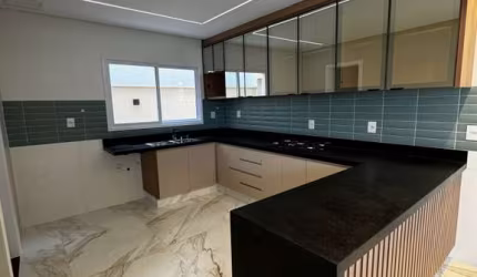 Casa Sobrado em Condomínio 4 suítes Jardins Capri Casa em Condomínio com 4 Quarto(s) e 5 banheiro(s) à Venda, 220 por R$ 1.499.000 no setor Jardins Capri AD26038