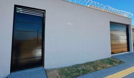 Casa 3 quartos com 1 suíte - Senador canedo  Casa de Rua com 3 Quarto(s) e 2 banheiro(s) à Venda, 139.5 por R$ 450.000 no setor Residencial Santa Edwiges ST26294