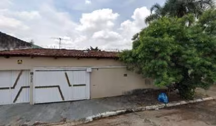 CASA SETOR COIMBRA  > PRÓXIMO AO HIPER MOREIRA Casa de Rua com 3 Quarto(s) e 3 banheiro(s) à Venda, 340 por R$ 550.000 no setor Setor Coimbra AD26353