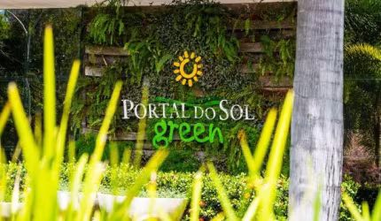 Casa em Condomínio à venda com 270m², 4 quartos e 4 vagas Sobrado com 4 Quarto(s) e 6 banheiro(s) à Venda, 270 por R$ 2.650.000 no setor PORTAL DO SOL GREEN  VN26436