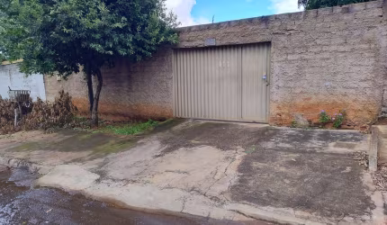 Residência Casa de Rua com 2 Quarto(s) e 2 banheiro(s) à Venda, 120 por R$ 380.000 no setor Vila Maria Dilce AD26520