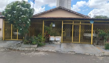 Vendo Casa  Vila Lucy Casa de Rua com 3 Quarto(s) e 2 banheiro(s) à Venda, 210 por R$ 550.000 no setor Vila Lucy ST27030