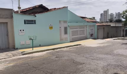 Casa no Setor dos Funcionários  Casa de Rua com 4 Quarto(s) e 3 banheiro(s) à Venda, 204 por R$ 670.000 no setor Setor dos Funcionários AD27351