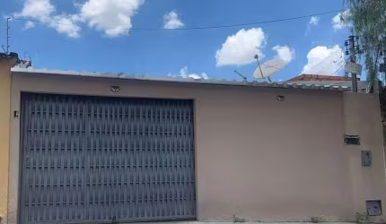 Casa Três Quartos Cidade Vera Cruz Aparecida de Goiânia Casa de Rua com 3 Quarto(s) e 2 banheiro(s) à Venda, 130 por R$ 300.000 no setor Cidade Vera Cruz VN27375