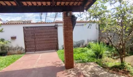Casa Bairro Hilda  Casa de Rua com 3 Quarto(s) e 1 banheiro(s) à Venda, 145 por R$ 479.000 no setor Bairro Hilda AD25844