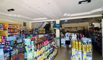 IMÓVEL COM PONTO COMERCIAL - BALNEÁRIO M. PONTE Casa de Rua com 4 Quarto(s) e 4 banheiro(s) à Venda, 360 por R$ 1.100.000 no setor Jardim Balneário Meia Ponte VN27163