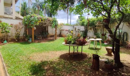 Casa Térrea sozinha no lote 4 quartos com suite quintal Casa de Rua com 4 Quarto(s) e 4 banheiro(s) à Venda, 236 por R$ 815.000 no setor Jardim Vitória IN27515