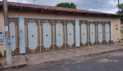 Casa 03 Quartos sendo 02 Suítes  Casa de Rua com 3 Quarto(s) e 5 banheiro(s) à Venda, 269 por R$ 1.200.000 no setor Setor Coimbra VN27386