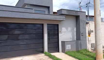 Vendo Casa de 3 Quartos no Setor Pontal Sul 2 Casa de Rua com 3 Quarto(s) e 2 banheiro(s) à Venda, 105 por R$ 420.000 no setor Setor Pontal Sul VN27807
