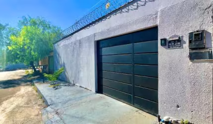 Casa de Rua à venda com 270m², 3 quartos e 4 vagas Casa de Rua com 3 Quarto(s) e 2 banheiro(s) à Venda, 180 por R$ 280.000 no setor Conjunto Sol Dourado AD27865