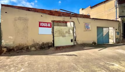 Casa de rua a venda com  408,10m², 5 quartos e 3 vagas Casa de Rua com 5 Quarto(s) e 3 banheiro(s) à Venda, 238.63 por R$ 600.000 no setor Parque Amazonia AD27936