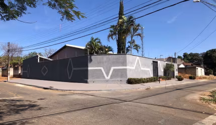 Linda Casa Térrea  Casa de Rua com 5 Quarto(s) e 3 banheiro(s) à Venda, 278 por R$ 930.000 no setor Jardim Califórnia  AD27769