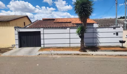 Casa com lote de 397 m2 no Buriti Sereno em Ap. de Goiânia Casa de Rua com 3 Quarto(s) e 2 banheiro(s) à Venda, 166 por R$ 400.000 no setor Jardim Buriti Sereno FL28182