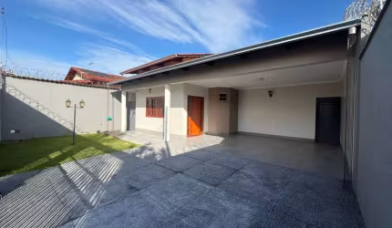 Casa Pq. Anhanguera Casa de Rua com 3 Quarto(s) e 3 banheiro(s) à Venda, 270 por R$ 880.000 no setor Parque Anhanguera AV28301
