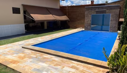 LINDA CASA COM PISCINA Casa de Rua com 3 Quarto(s) e 5 banheiro(s) à Venda, 198 por R$ 1.100.000 no setor Anhaguera AU28418