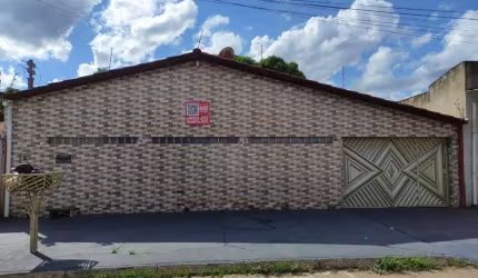 CASA RENATA PARK TRINDADE Casa de Rua com 3 Quarto(s) e 2 banheiro(s) à Venda, 217 por R$ 330.000 no setor Residencial Renata Park AD28902