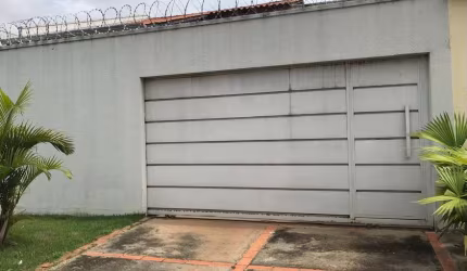 CASA ACONCHEGANTE Casa de Rua com 3 Quarto(s) e 2 banheiro(s) à Venda, 170 por R$ 700.000 no setor Setor Conde dos Arcos VN27276