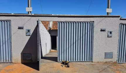 VENDO CASA 2 QUARTOS EM TRINDADE Casa de Rua com 2 Quarto(s) e 1 banheiro(s) à Venda, 59 por R$ 150.000 no setor Setor Serra Dourada VN28732