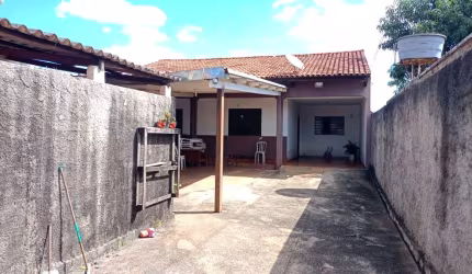 UMA CASA  COM UM BARRACAO JARDIM PETROPOLIS Casa de Rua com 3 Quarto(s) e 1 banheiro(s) à Venda, 192.15 por R$ 475.000 no setor Jardim Petropolis AD28963