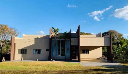 Casa em condomínio de chácaras/Hidrolandia Casa em Condomínio com 3 Quarto(s) e 4 banheiro(s) à Venda, 322 por R$ 1.580.000 no setor Condomínio águas da Serra SL28525