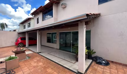 Sobrado Jardim América Casa de Rua com 3 Quarto(s) e 4 banheiro(s) à Venda, 236.9 por R$ 850.000 no setor Jardim América AD28716