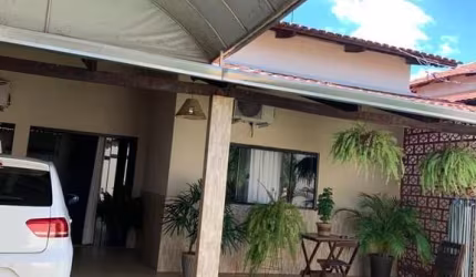 Casa dos Sonhos a Venda com 300m², 4 quartos e 5 vagas Casa de Rua com 4 Quarto(s) e 3 banheiro(s) à Venda, 190 por R$ 700.000 no setor Residencial Vereda dos Buritis AD28948